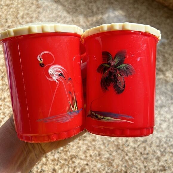 1960sBurrite Flamingo 🦩 Salt 🧂 & Palm Tree 🌴 Pepper 🫑 shakers Bonus CreamCup - Picture 14 of 16